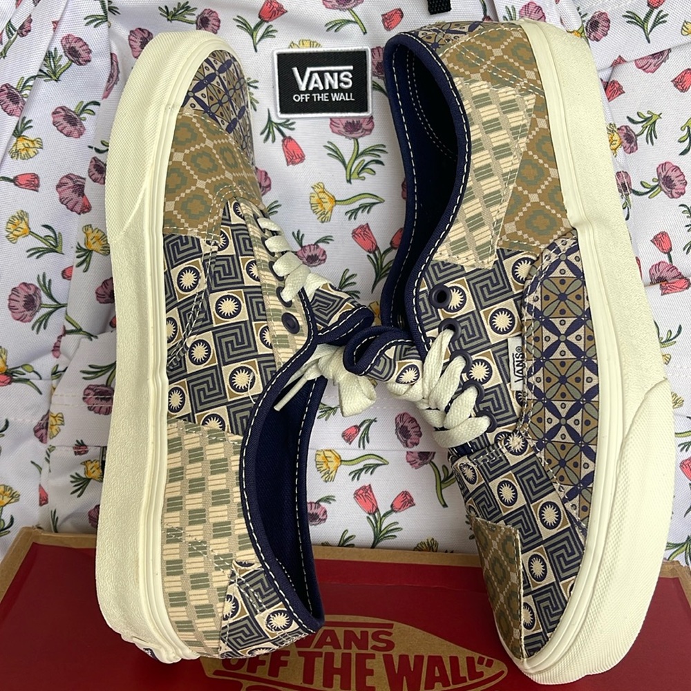 Vans Men’s Authentic Patchwork 
Geo Trek Navy
VN0A7Q4ONVY
Sneakers - Picture 10 of 16